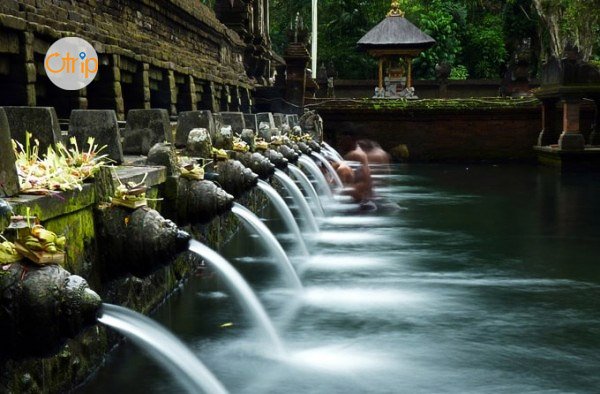 Ước được tắm mình trong dòng suối thiêng tại đền Tampak Siring – Bali